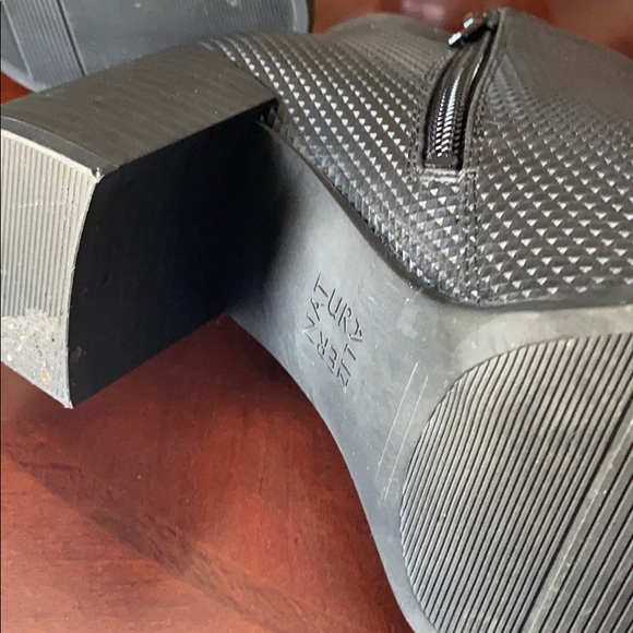 Boots - Picture 10 of 11